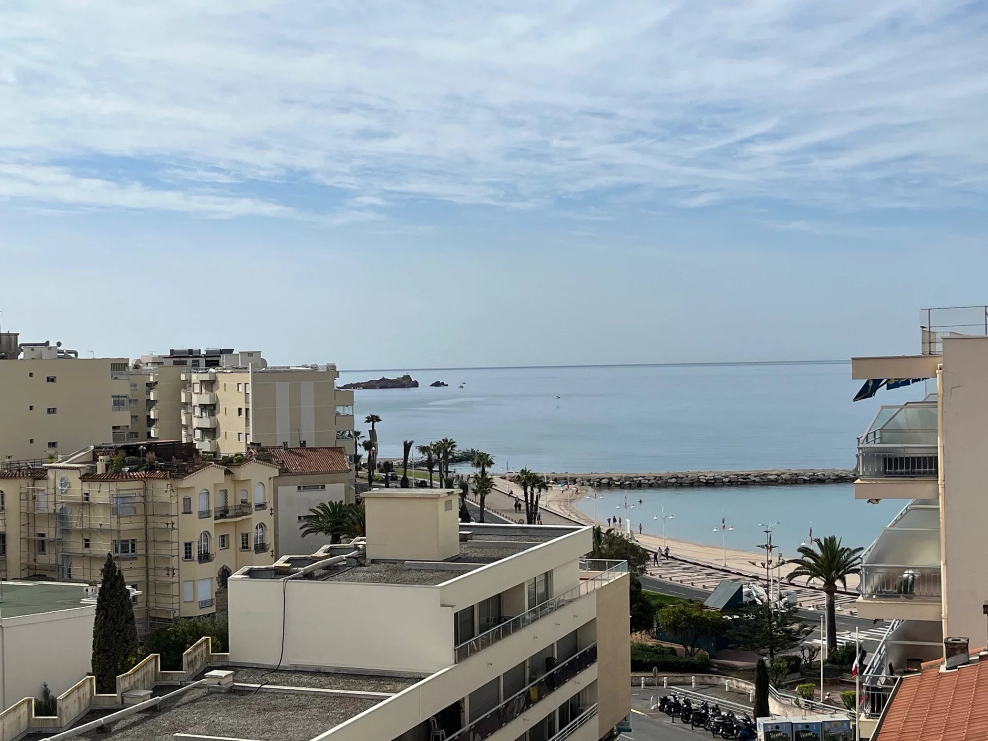 3 room duplex, beautiful sea view city center 100 meters beach